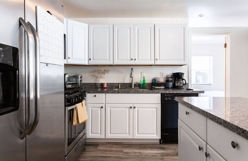 Crown Point House | Mission Bay Beach Cottage
