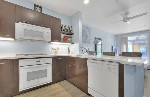 Downtown Burbank Condo | Modern 1BR In Downtown Burbank, Walkable + Parking
