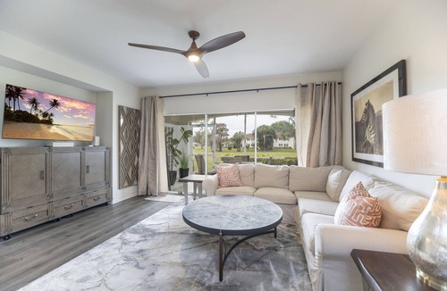 Central Naples Condo | Modern, 1st Floor, Centrally located Condo