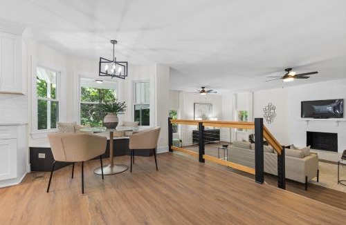 Charlotte House | Modern 4 Bed in Quail Hollow