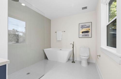 Charlotte House | Modern 4 Bed in Quail Hollow