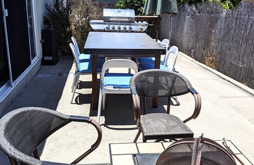 Stockton House | Modern 4BR; Convention Ctr~2mi; Yard/Patio/Outdoor Bar; AC, W/D, 4-car Parking!