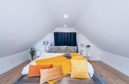 Bayview House | Modern 4BR Upper Unit Private Rooftop 30 Days