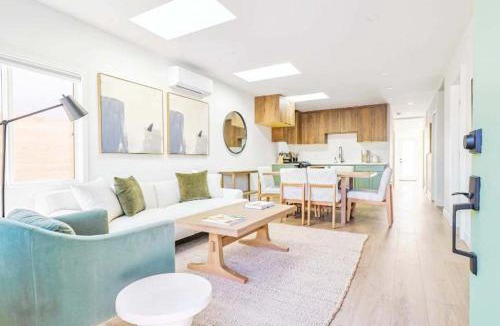 Mid City House | Modern 5BR Mid-City Retreat