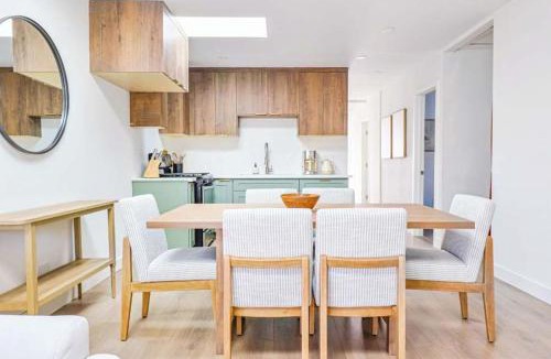 Mid City House | Modern 5BR Mid-City Retreat