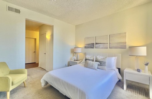 University City Apartment | Modern Apartment in La Jolla UTC - Close to Beaches, Shopping, Dining, UCSD