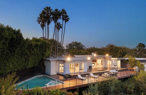 Beverly Glen House | Modern Beverly Hills Estate 180° Jetliner Views