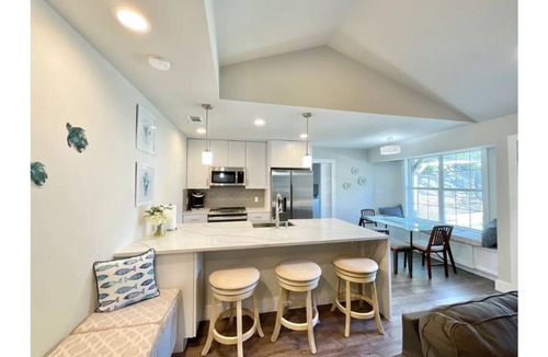 North Austin Civic Association House | Modern Chic Cozy ★ Beautiful Newly Renovated Home 5 min from The Domain