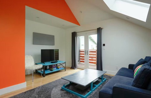 Half Moon Bay Apartment | Modern Coastal Retreat, Walk to Downtown HMB & Beach