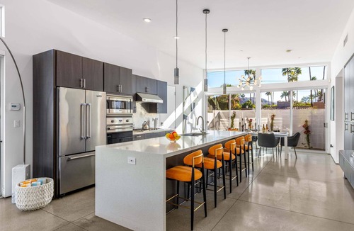 Warm Sands House | Modern Desert Oasis – Luxury Retreat