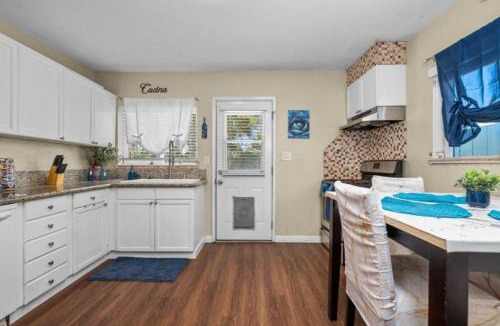 City Heights House | Modern Escape, Close to Zoo, Gaslamp and Beaches