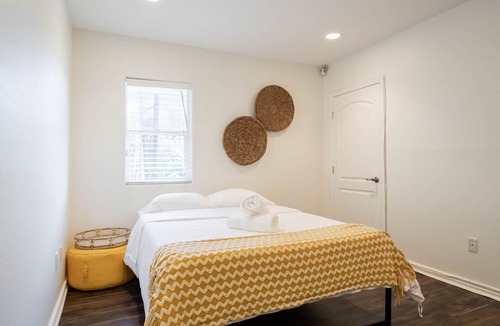 Studio City House | Modern Getaway in the Hills w/heated pool