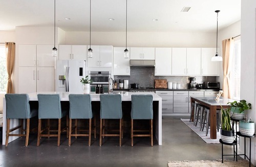 Del Cerro House | Modern Hilltop Retreat: Spacious, Beautiful Views, Indoor + Outdoor Entertaining