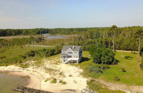 Windmill Point House | Modern House on a Private Beach - Relax in Paradise with OBX like environment.