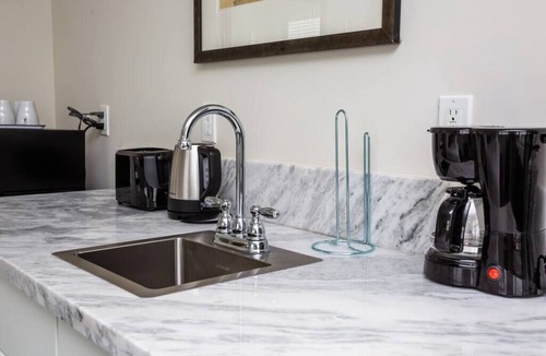 Bankers Hill Apartment | Modern, Luxurious and Prime location All in One