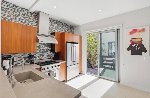 Little Italy Condo | Modern Urban Row Home * 2 Blocks to San Diego Bay * A/C
