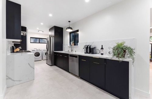 Venice House | Modern Venice Beach Estate 3 Min from Abbot Kinney
