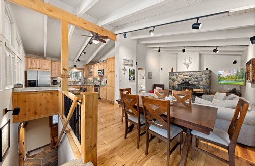 Donner Lake Woods House | MONTHLY LEASE - Canyon Chalet by Tahoe Getaways - Pet-Friendly 4 BR, Walk to Donner Lake!