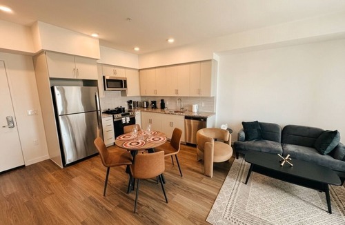 Northridge Apartment | Monthly Stays 1BR Near CSUN w/Free Parking & Laundry