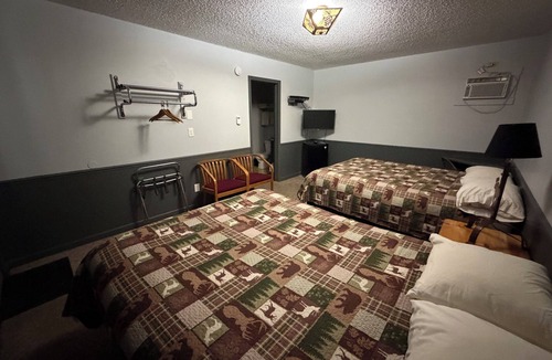Benzonia Hotel | Mountain Valley Lodge & Campground