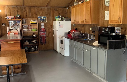 Benzonia Hotel | Mountain Valley Lodge & Campground