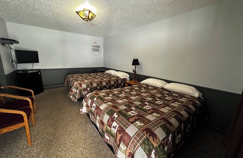Benzonia Hotel | Mountain Valley Lodge & Campground