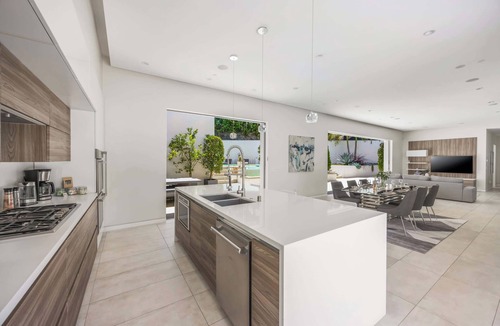 Sherman Oaks House | Mountainside Manor by Colby & Conrad