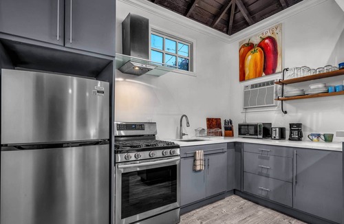Mid City House | Near SoFi Villa Victoria Historic LaFayette Square
