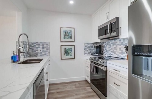 La Jolla House | NEW! 30+Day 2BD 2BTH with Ocean Views in Birdrock of La Jolla! Parking AC & Walkability!