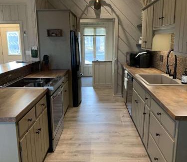 Bellaire House | New Fall Golf and Colors accommodates 10