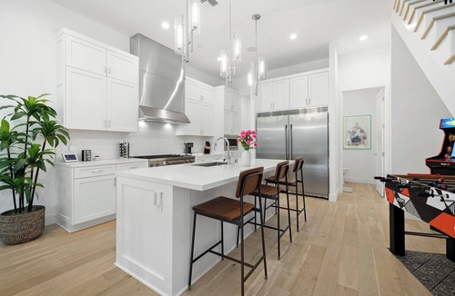Del Rey House | New Home near Beaches, Culver City, Venice, Sofi Stadium, Santa Monica, and LAX