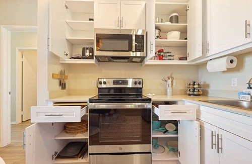 North Park Apartment | NEW Lux North Park Gem~King Beds~Workspaces~Parking~Central Location!