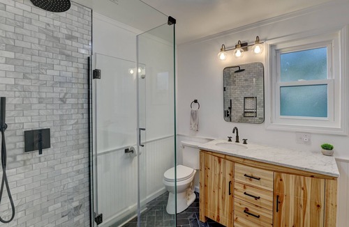 Coxsackie House | New! Remodeled Hudson Valley home with stunning river views