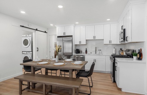 Normal Heights House | *NEW*Stylish 2King 2Twin Beds Workspace Parking