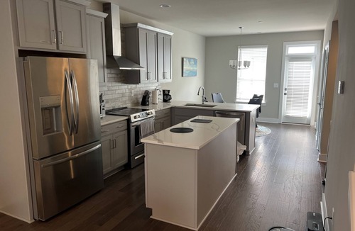 Charlotte House | New Townhome in South End with office, 1gb fiber