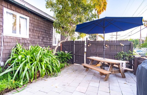 Crown Point Cottage | NEW Vintage Coastal Cottage Suite w/Private Patio