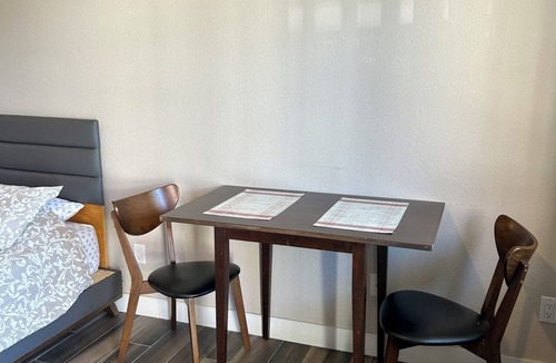 Mission Hills Hotel | Newer private Studio in a great location