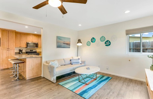 Lincoln Acres House | Newly Renovated | Fire Pit | Huge Yard | Pets