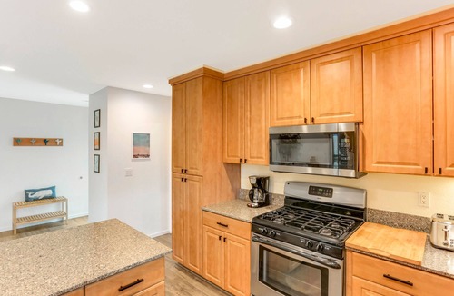 Lincoln Acres House | Newly Renovated | Fire Pit | Huge Yard | Pets