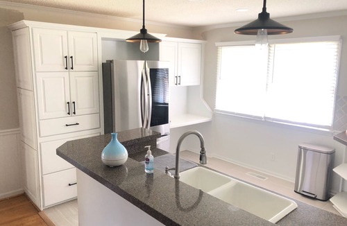 Paw Creek House | Nice Peaceful home in Charlotte! 8 mins to downtown, 1.5 miles to clt airport