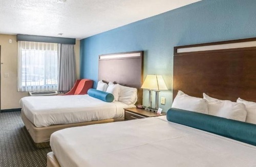 Citrus Grove Hotel | NQQ-Double Queen Non-Smoking