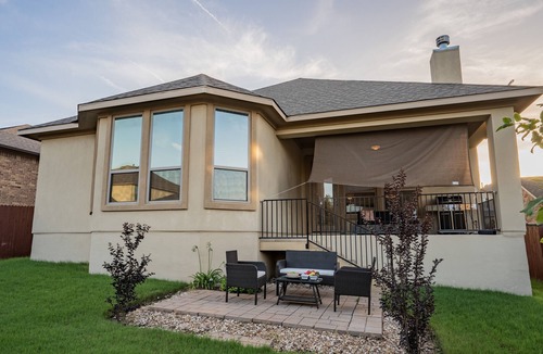 Leander House | NW Austin Getaway in Leander, Crystal falls Golf Course,HEB Center, Cedar Park