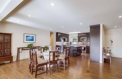 Bay Park House | Ocean & Bay View Retreat | A/C & Private Yard