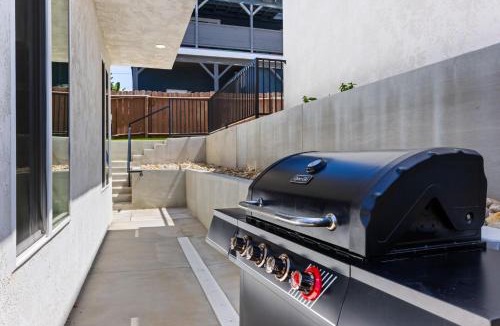 Ocean Beach House | Ocean Beach Getaway with Peek Views