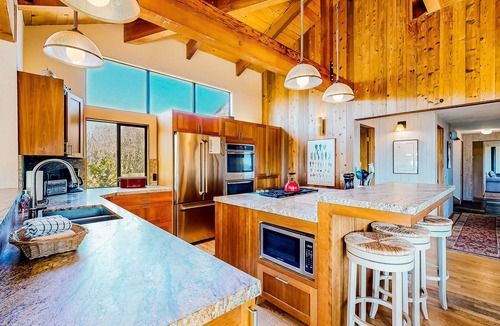 Sea Ranch House | Ocean-view home with hot tub on the golf course, dogs welcome