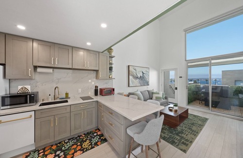 Little Italy Condo | Ocean View Loft-Little Italy near Downtown/Gaslamp - Close to everything!