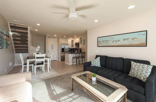 Townsite Condo | Ocean View North Coast Village Penthouse Condo! 2 Ocean View Balconies!