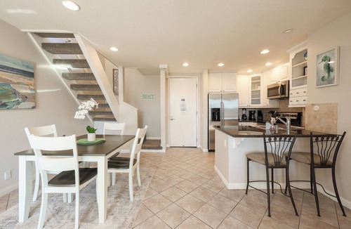 Townsite Condo | Ocean View North Coast Village Penthouse Condo! 2 Ocean View Balconies!