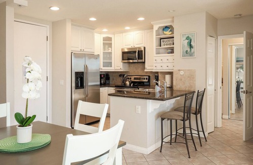 Townsite Condo | Ocean View North Coast Village Penthouse Condo! 2 Ocean View Balconies!