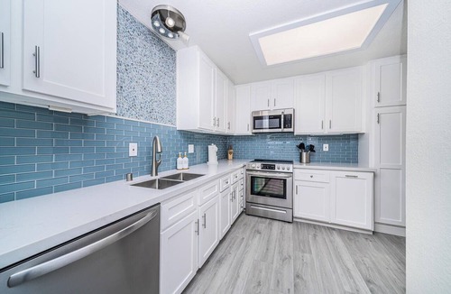 South Mission Beach Condo | Ocean Views * Penthouse * Dogs OK!